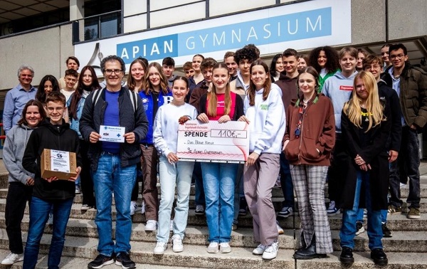 Die 9e des Apian-Gymnasiums in Ingolstadt (Bayern) hat eine ganze Fülle von Beiträgen eingereicht. 
Diese wurden online über Instagram und "live" mit einer Spendenaktion in der Schule präsentiert.
